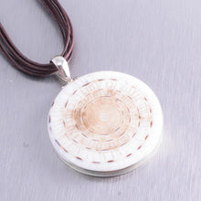 Load image into Gallery viewer, Medium Antik shell pendant