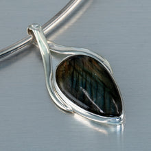 Load image into Gallery viewer, Lbradorite Pendant Sterling Silver