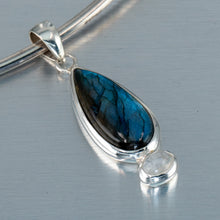 Load image into Gallery viewer, Labradorite and moonstone pendant