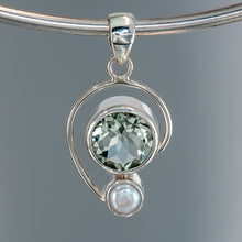 Cargar imagen en el visor de la galería, Collar de amatista verde y perla, plata de ley 925