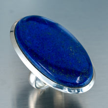 Cargar imagen en el visor de la galería, Huge oval lapis Lazuli ring