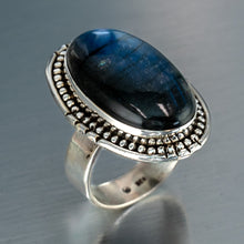 Load image into Gallery viewer, Large oval labradorite ring