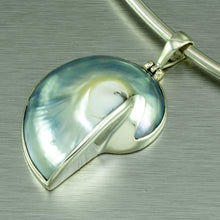 Load image into Gallery viewer, Nautilus Shell Medium Size Pendant