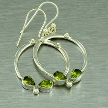 Load image into Gallery viewer, Peridot 'Catseye' silver earrings