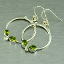 Load image into Gallery viewer, Peridot 'Catseye' silver earrings