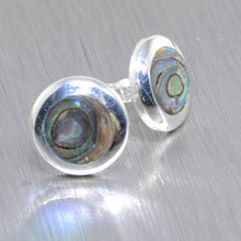 Cargar imagen en el visor de la galería, Shell inlay round silver stud earrings - Gemstonz Silver