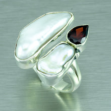 Load image into Gallery viewer, Biwa pearl and garnet three stone silver ring