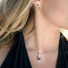 Cargar imagen en el visor de la galería, Small round mystic topaz pendant.