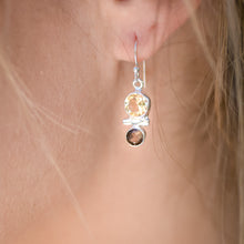 Load image into Gallery viewer, Citrine and smokey quartz small hinged earrings