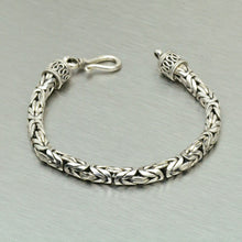 Load image into Gallery viewer, Mens Bizzantine silver bracelet