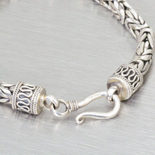 Load image into Gallery viewer, Mens Bizzantine silver bracelet