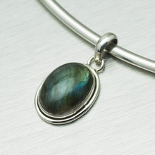 Load image into Gallery viewer, Labradorite oval pendant - Gemstonz Silver