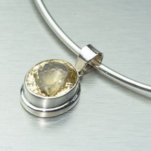 Cargar imagen en el visor de la galería, Citrine medium oval pendant - Gemstonz Silver