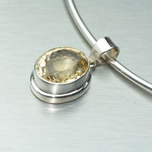 Cargar imagen en el visor de la galería, Citrine medium oval pendant - Gemstonz Silver