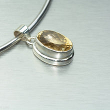 Cargar imagen en el visor de la galería, Citrine medium oval pendant - Gemstonz Silver