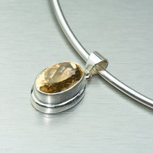 Cargar imagen en el visor de la galería, Citrine medium oval pendant - Gemstonz Silver