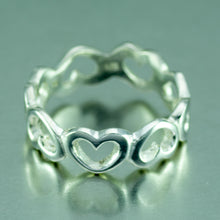 Load image into Gallery viewer, Sterling silver continuous open heart eternity  ring