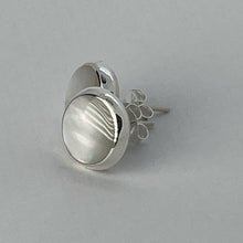 Cargar imagen en el visor de la galería, Pendientes Chunky de Nácar, Plata de Ley 925.