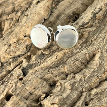 Cargar imagen en el visor de la galería, Mother of Pearl and sterling silver stud earrings