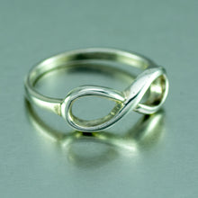 Load image into Gallery viewer, Pretty infinity silver ring
