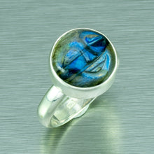 Load image into Gallery viewer, Small round carved moonface Labradorite ring in sterling silver