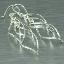 Cargar imagen en el visor de la galería, Silver Spiral Earrings.