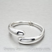 Load image into Gallery viewer, Sterling silver, spring hinged, shiny bangle