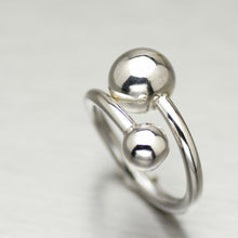 Load image into Gallery viewer, Two ball sterling silver ring