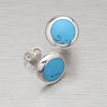 Cargar imagen en el visor de la galería, Turquoise Shell Round Silver Stud Earrings.