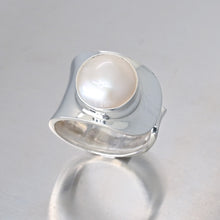 Load image into Gallery viewer, Adjustable Mabe Pearl Wrap-Ring, 925 Sterling Silver