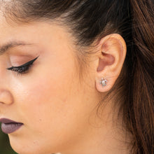 Load image into Gallery viewer, Turtle design silver stud earrings