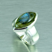 Load image into Gallery viewer, Labradorite Marquise Silver Ring