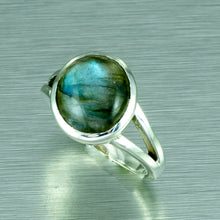 Load image into Gallery viewer, Small Oval Sterling Silver Labradorite Ring.