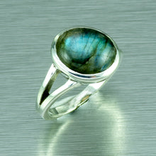 Load image into Gallery viewer, Small Oval Sterling Silver Labradorite Ring.