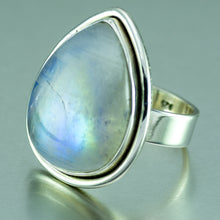 Cargar imagen en el visor de la galería, Large Rainbow Moonstone Pear Shape Silver Ring