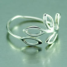 Load image into Gallery viewer, Tiny Silver Plant Ring