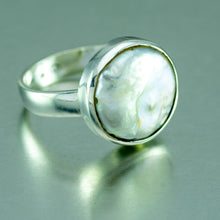 Load image into Gallery viewer, White Coin Baroque Pearl Ring