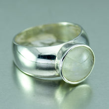 Load image into Gallery viewer, !0mm round moonstone set in sterling silver band ring