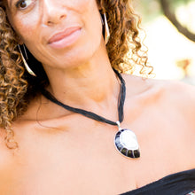 Cargar imagen en el visor de la galería, Long tapered silver blade earrings