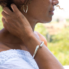 Load image into Gallery viewer, Sterling silver, spring hinged, shiny bangle.