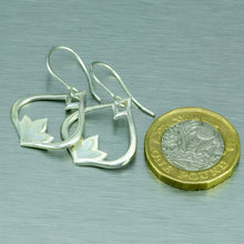 Load image into Gallery viewer, Mop lotus flower silver earrings