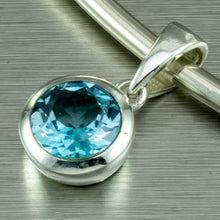 Cargar imagen en el visor de la galería, Small round Blue Topaz silver pendant
