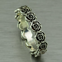 Load image into Gallery viewer, Sterling silver continuous rose stacking ring.