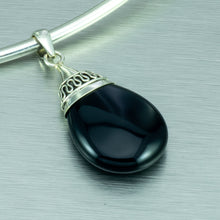 Load image into Gallery viewer, Onyx 'Bali' pebble pendant
