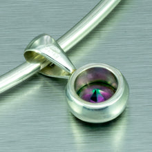Cargar imagen en el visor de la galería, Small round mystic topaz pendant.