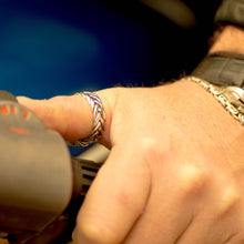 Load image into Gallery viewer, Men's Sterling Silver Interlaced Ring