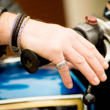 Load image into Gallery viewer, Mens Bizzantine silver bracelet