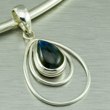 Load image into Gallery viewer, Labradorite and silver necklace