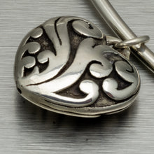 Load image into Gallery viewer, Heart-Shaped Filigree Silver Pendant