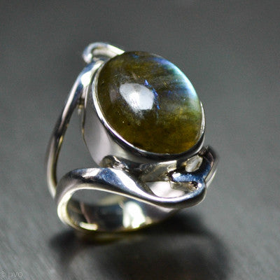 Labradorite Oval stone frame-ring - Gemstonz Silver